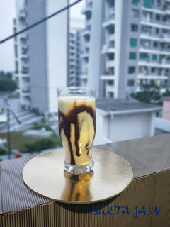 A picture of Chocolate Banana Shake.