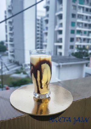 A picture of Chocolate Banana Shake.