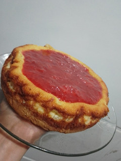 Una foto de Cheesecake de frutilla ❤ al horno 😋 con mermelada casera😌