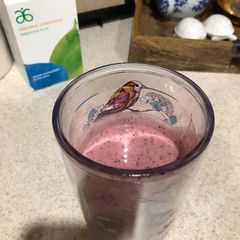 A picture of Berry smoothie 😋.