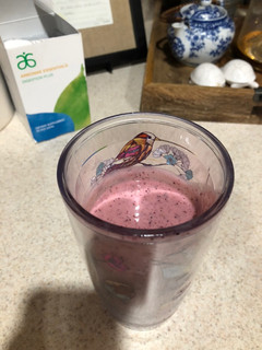 A picture of Berry smoothie 😋.
