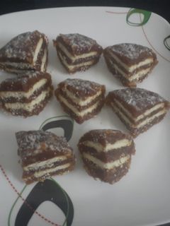 ખજૂર કેક(khajur cake in Gujarati) રેસીપી મુખ્ય ફોટો
