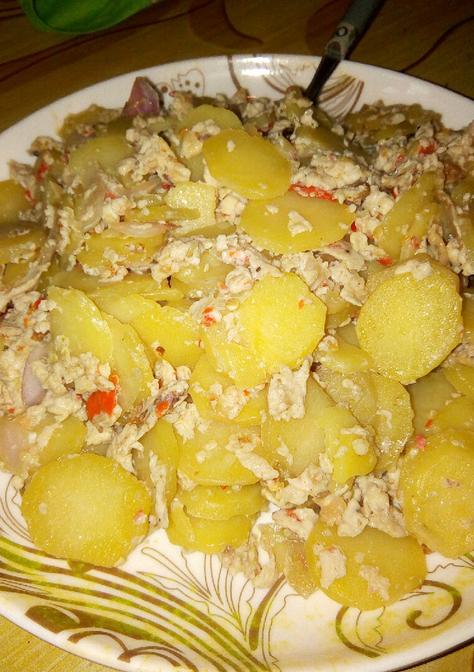 A picture of Break fast idea (potatoes and egg).