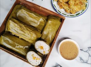 Foto resep 470. Arem-arem / Buras (Lontong isi kentang wortel)