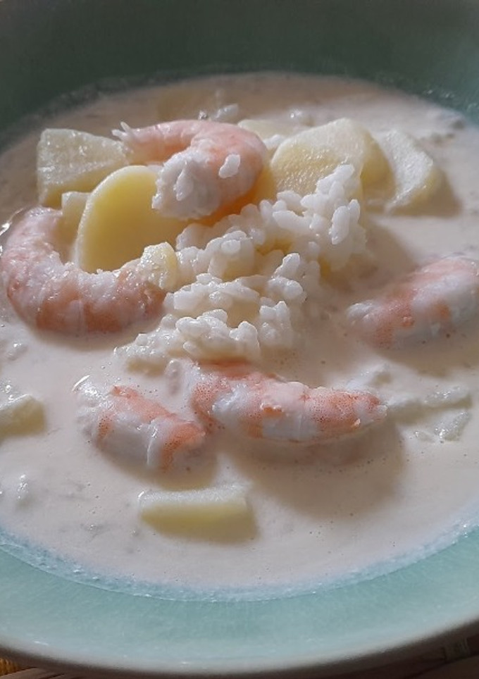 Una foto de Gazpachuelo malagueño con arroz