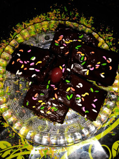 चॉकलेट फ़ज (Chocolate fudge recipe in hindi) रेसिपी मुख्य फोटो