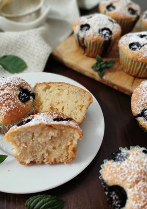 Zdjęcie przepisu Muffinki na maślance z białą czekoladą.