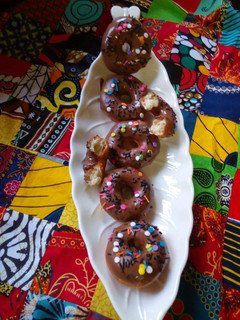 A picture of 2 ingredients Donuts#endofyearchallenge.
