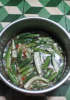Hình của món Cá ngừ kho đậu bắp.