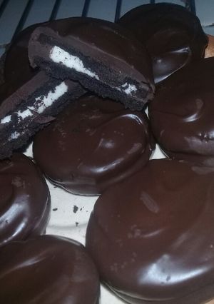 Una foto de Oreos bañadas con chocolateeee