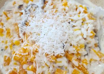 Easiest Way to Recipe Appetizing Creamy Risotto with Pumpkin Mushroom and Gorgonzola Cheese