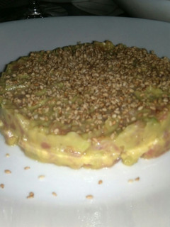 Una foto de Tartar de salmón y aguacate