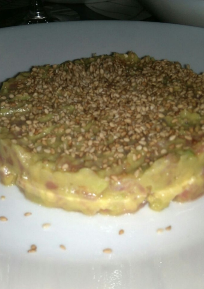Una foto de Tartar de salmón y aguacate