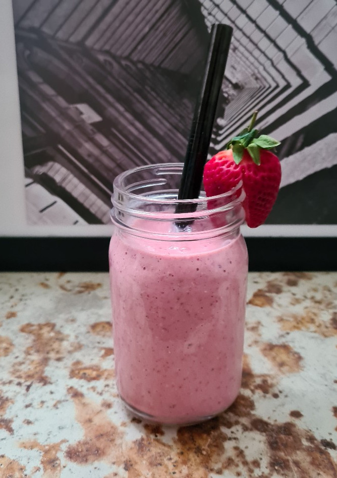 Una foto de Smoothie de fresa con colágeno