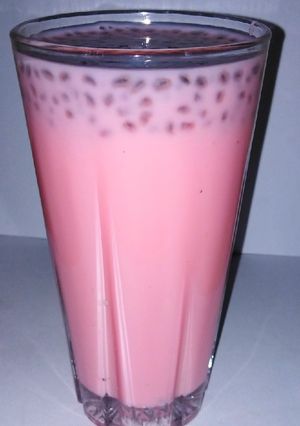 A picture of Chia refreshing drink (Ramadan iftar).