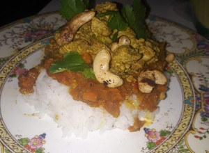 Una foto de Curry Thai con arroz