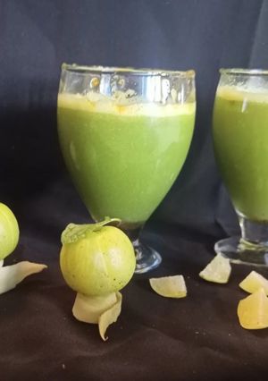 A picture of Healthy Palak Amla juice for Glowing skin.
