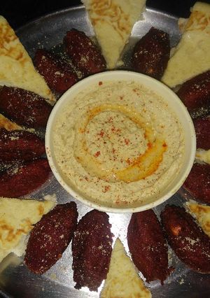 A picture of Hummus.