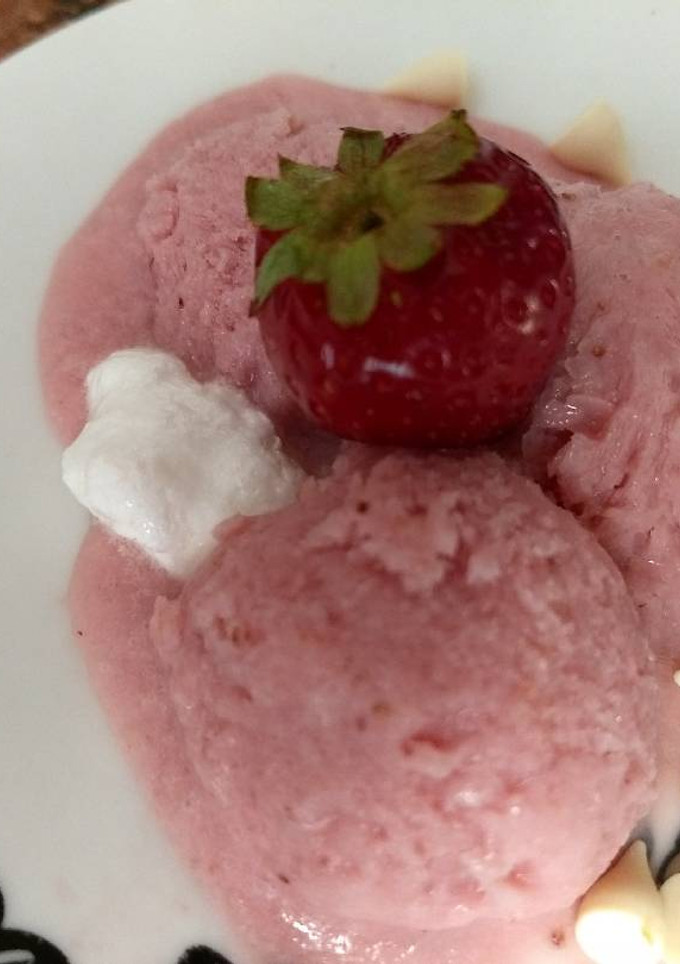 Una foto de Helado de frutillas light