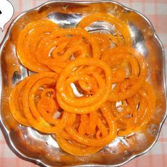 A picture of Instant Oats Jalebi.