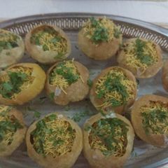 A picture of Raj kachori.