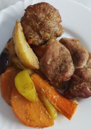 Gyümölcsös, zöldséges, húsos egytál étel recept fotója