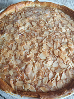 Una foto de Tarta de almendra asturiana