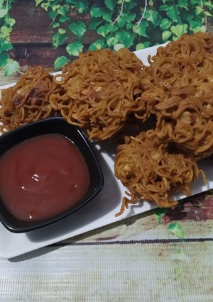নুডলসের পাকোড়া রেসিপির প্রধান ছবি