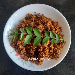 A picture of Curry leaves ground nuts chatani.
