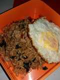 มาม่าผัดกระเพรา+ไข่ดาว