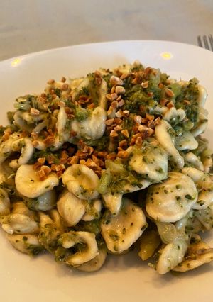 Foto di Orecchiette broccoli, alici e mandorle tostate