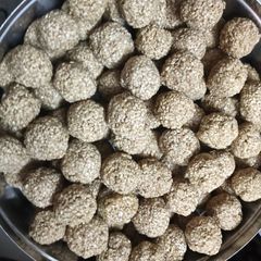 A picture of Til Laddu.