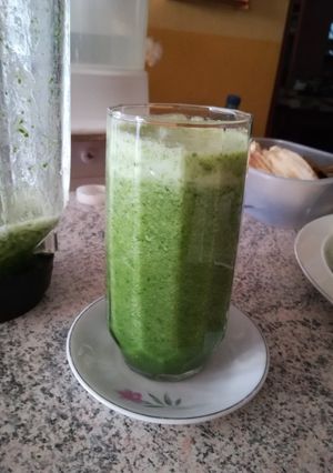 Una foto de Batido Saludable de Cambur y Acelga