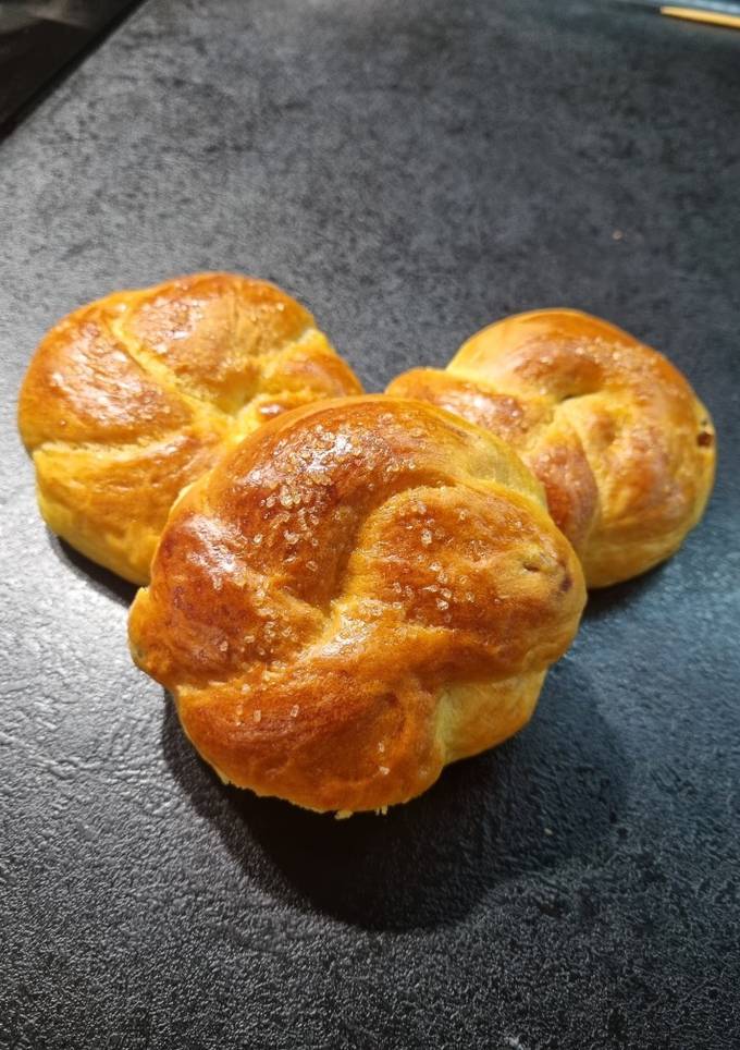 Булочки з родзинками