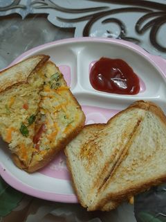 વેજ. મેયો સેન્ડવિચ (Veg Mayo Sandwich Recipe In Gujarati) રેસીપી મુખ્ય ફોટો
