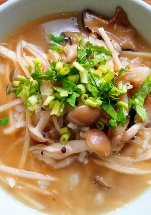 菇菇筍絲鹹粥 的食譜成品照片