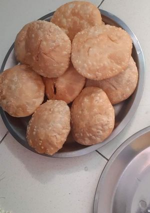 खस्ता कचोरी (khasta kachodi recipe in Hindi) रेसिपी मुख्य फोटो