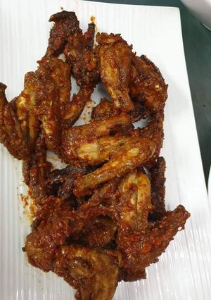 A picture of Chicken oregano wings.