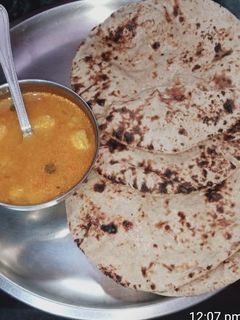 आलू टमाटर की सब्जी(ALOO TAMATAR K SABZI RECIE IN HINDI) रेसिपी मुख्य फोटो