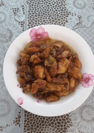 Hình của món Gà sốt cay đưa cơm.