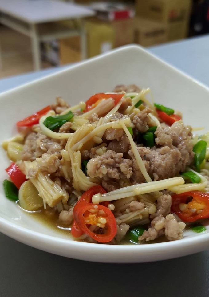 簡單的家常菜料理-金針菇炒絞肉 的食譜成品照片