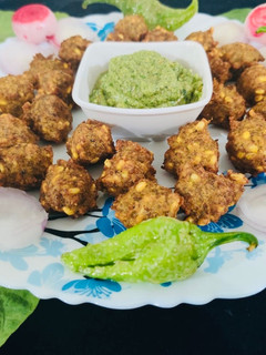 મગની દાળના વડા (split green moong vada recipe in Gujarati) રેસીપી મુખ્ય ફોટો