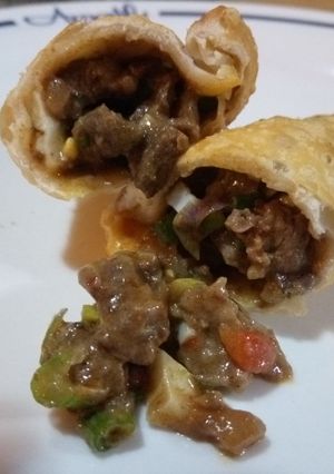 Una foto de Empanadas carne cortada a cuchillo fritas