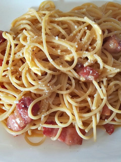 Una foto de Salsa carbonara Auténtica, con espagueti