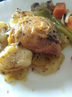 Una foto de Pollo al horno con patatas