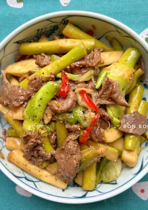 Hình của món Ngó Môn Xào Thịt Bò.
