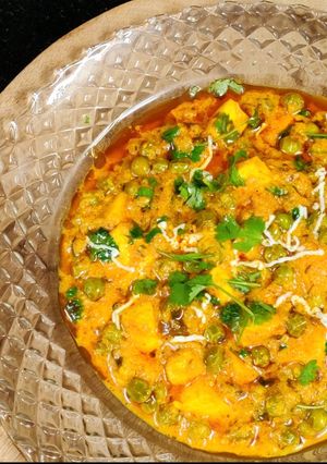 A picture of Matar Paneer.