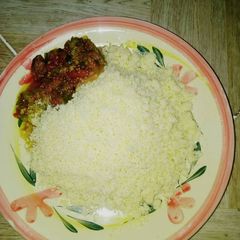A picture of Couscous and meat sauce.