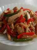 Pechuga de pollo salteada con vegetales