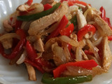 Pechuga de pollo salteada con vegetales